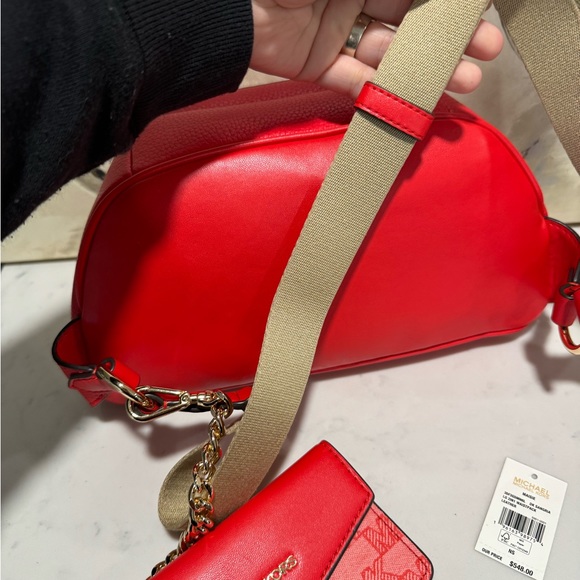 SALE🤍MICHAEL KORS leather maisie 2 in 1 waist pack ❤️ - Picture 14 of 15